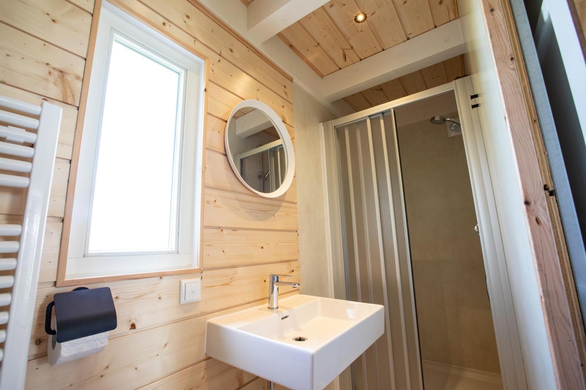 ドックムTiny House - Optioneel Met Hottubアパートメント エクステリア 写真